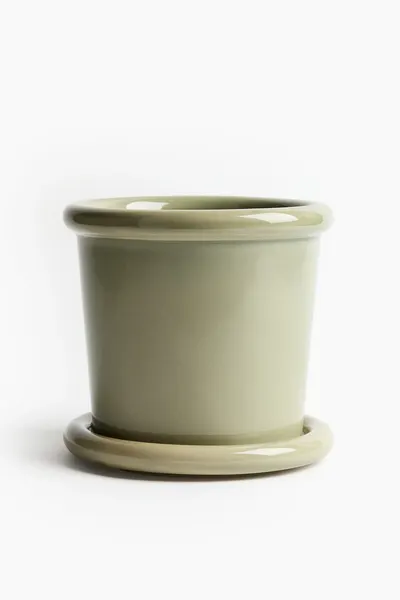Каменный керамический горшок и тарелка